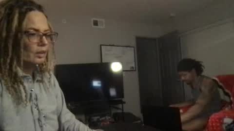 Snapshot of skarfos_babes chatting on 8, 12, 2024 skarfos_babes online show from 8, 12, 2024