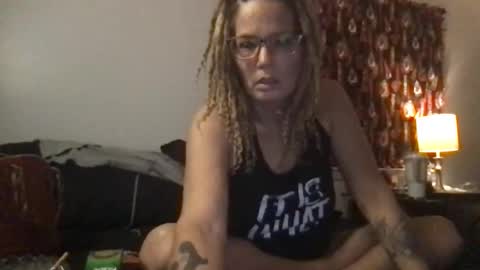 Snapshot of skarfos_babes chatting on 8, 12, 2024 skarfos_babes online show from 8, 12, 2024