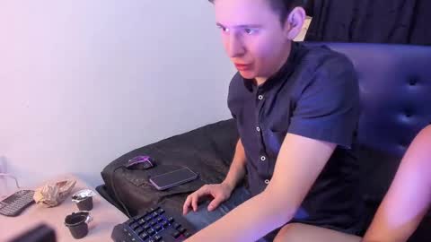 Snapshot of skarleth_and_aaron chatting on 11, 3, 2025 Skarleth and Aaron online show from 11, 3, 2025