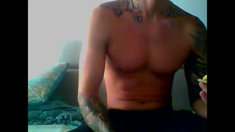 Snapshot of skater19xxx chatting on 19, 2, 2025 miguel online show from 19, 2, 2025