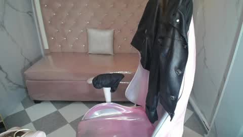 Snapshot of skeler_lovd_b chatting on 4, 5, 2026 Skarlet online show from 4, 5, 2026