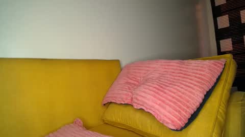 Snapshot of skimask_freak chatting on 4, 1, 2025 Krystal Belle online show from 4, 1, 2025