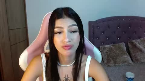 Snapshot of skinny_hailey1 chatting on 1, 3, 2025 Hailey online show from 1, 3, 2025