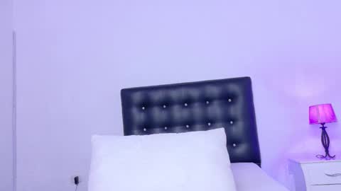 skinny_hottie18 online show from 27, 3, 2026