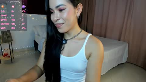 Snapshot of skinny_loren chatting on 17, 10, 2025 Loren Moreno online show from 17, 10, 2025