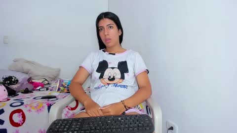 Snapshot of skinnyanai chatting on 4, 1, 2025 anai online show from 4, 1, 2025