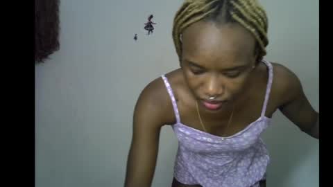 Snapshot of skinnybeauty1 chatting on 18, 4, 2026 Linda independent model online show from 18, 4, 2026