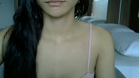 Snapshot of skinnykittencam chatting on 18, 10, 2025 skinnykittencam online show from 18, 10, 2025