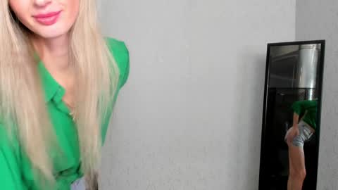 Snapshot of skinnyladyy chatting on 1, 2, 2025 Skinnyladyy online show from 1, 2, 2025