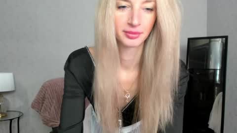 Snapshot of skinnyladyy chatting on 2, 2, 2025 Skinnyladyy online show from 2, 2, 2025
