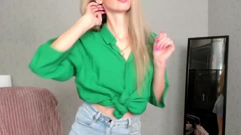 Snapshot of skinnyladyy chatting on 4, 2, 2025 Skinnyladyy online show from 4, 2, 2025