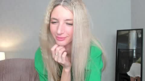 Snapshot of skinnyladyy chatting on 26, 2, 2025 Skinnyladyy online show from 26, 2, 2025