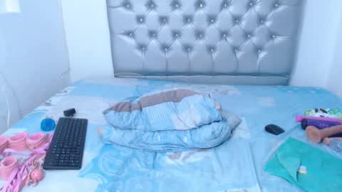 Snapshot of skinnyy_andtight chatting on 28, 2, 2025 Alexa online show from 28, 2, 2025