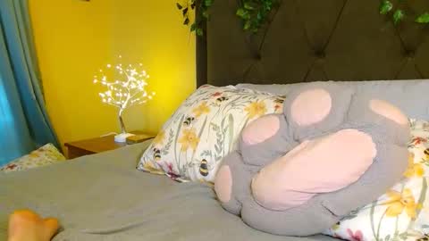 Snapshot of skybella_ chatting on 22, 4, 2026 Skylar online show from 22, 4, 2026