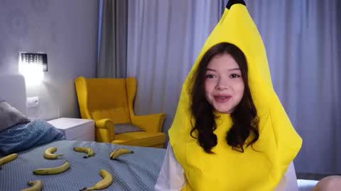 Snapshot of skyeriehm chatting on 15, 12, 2025 Amy online show from 15, 12, 2025