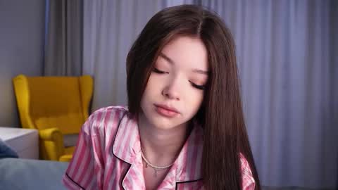 Snapshot of skyeriehm chatting on 17, 12, 2025 Amy online show from 17, 12, 2025