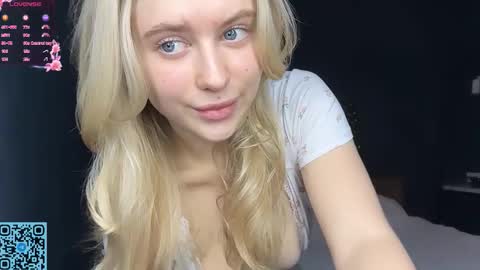 Snapshot of skyeveil chatting on 31, 10, 2025 Skye online show from 31, 10, 2025