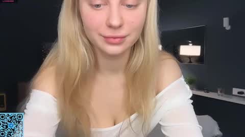 Snapshot of skyeveil chatting on 15, 12, 2025 Skye online show from 15, 12, 2025