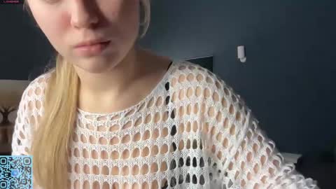 Snapshot of skyeveil chatting on 19, 12, 2025 Skye online show from 19, 12, 2025