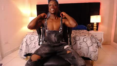 Snapshot of skylerbigxxx chatting on 19, 4, 2026 SKYLERBIGXXX online show from 19, 4, 2026