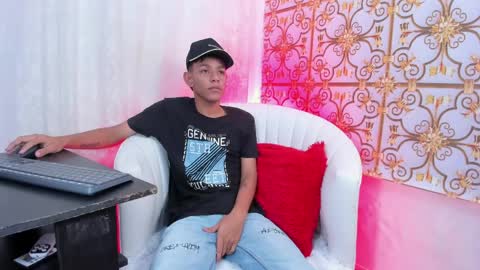 Snapshot of slimlatino_ chatting on 5, 4, 2026 SlimLatino online show from 5, 4, 2026