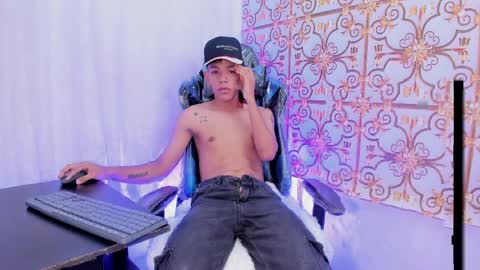 Snapshot of slimlatino_ chatting on 6, 4, 2026 SlimLatino online show from 6, 4, 2026