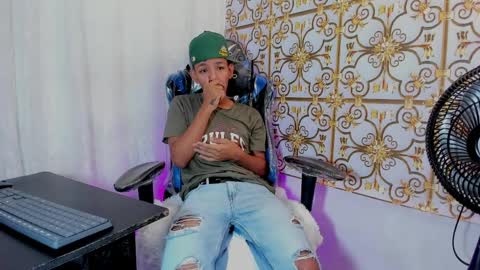 Snapshot of slimlatino_ chatting on 7, 4, 2026 SlimLatino online show from 7, 4, 2026