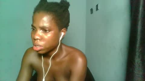 Snapshot of slimzyxdoll chatting on 5, 10, 2025 slimzyxdoll online show from 5, 10, 2025