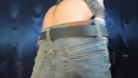 Snapshot of slippery_thighs chatting on 23, 12, 2024 slippery thighs online show from 23, 12, 2024