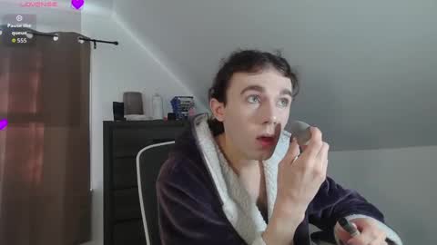 Snapshot of sluttyhorrorparty chatting on 19, 11, 2025 Natsu online show from 19, 11, 2025