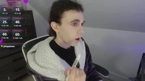 Snapshot of sluttyhorrorparty chatting on 15, 12, 2025 Natsu online show from 15, 12, 2025