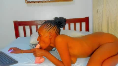 Snapshot of sluttysam_ chatting on 18, 9, 2025 Sexyslutt online show from 18, 9, 2025