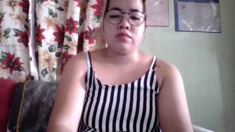 Snapshot of small_boobs59 chatting on 27, 10, 2025 Lovewella online show from 27, 10, 2025