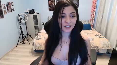 small_horny_girl online show from 23, 11, 2025