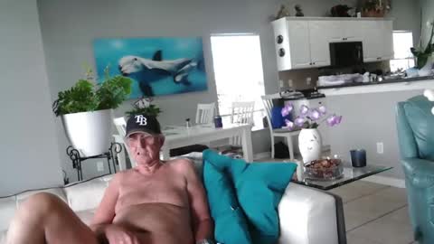 Snapshot of smallpenisbigtongue chatting on 2, 4, 2026 Daddy online show from 2, 4, 2026