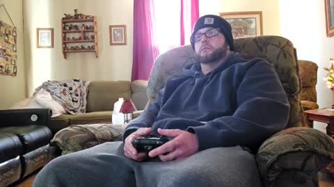 Snapshot of smalltownbighandsome chatting on 14, 12, 2025 smalltownbighandsome online show from 14, 12, 2025