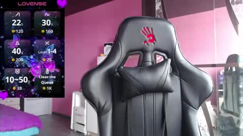 smile_cute_fox online show from 15, 4, 2026