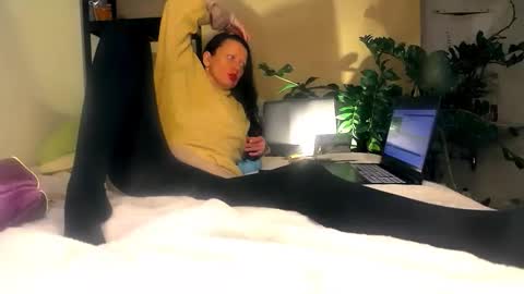 smile_dance_ online show from 28, 11, 2025