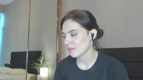 Snapshot of smile_forever_ chatting on 22, 10, 2025 Bella online show from 22, 10, 2025