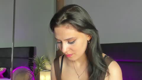 Snapshot of smile_forever_ chatting on 14, 11, 2025 Bella online show from 14, 11, 2025