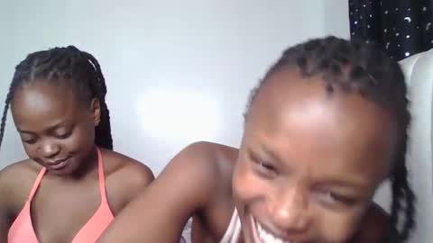 Snapshot of smiley_luv1 chatting on 16, 12, 2025 smiley luv1 online show from 16, 12, 2025