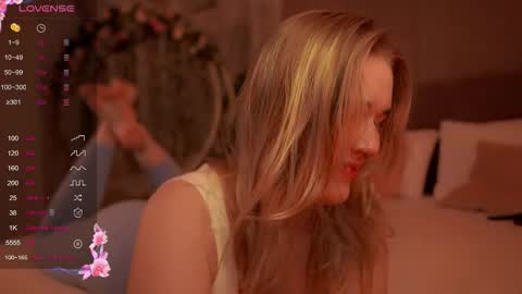 Snapshot of smiley_mia_ chatting on 10, 9, 2025 Mia online show from 10, 9, 2025