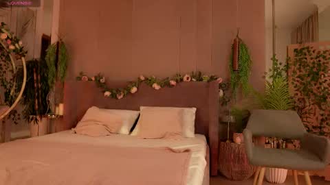 Snapshot of smiley_mia_ chatting on 16, 10, 2025 Mia online show from 16, 10, 2025