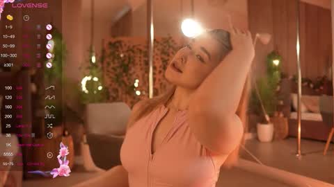 Snapshot of smiley_mia_ chatting on 17, 10, 2025 Mia online show from 17, 10, 2025