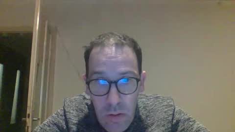 Snapshot of smokered100s chatting on 24, 9, 2025 luca online show from 24, 9, 2025