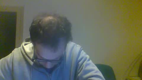 Snapshot of smokered100s chatting on 15, 11, 2025 luca online show from 15, 11, 2025