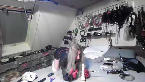 smokeslut365 online show from 3, 3, 2025