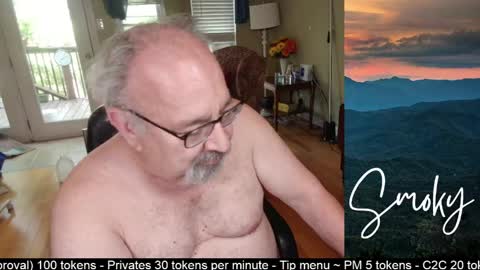 Snapshot of smokymountanman chatting on 16, 5, 2026 smokymountanman online show from 16, 5, 2026