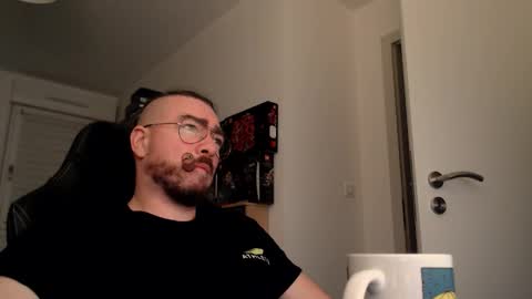 Snapshot of smoothie987987 chatting on 18, 10, 2025 AllDayIDream online show from 18, 10, 2025