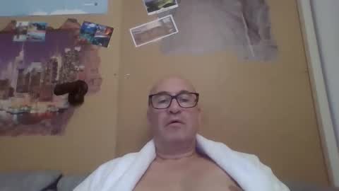 Snapshot of sneakerboy18 chatting on 16, 11, 2025 sneakerboy18 online show from 16, 11, 2025